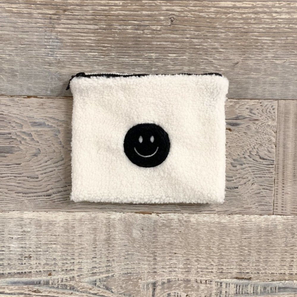 HAPPY FACE WHITE AND BLACK POUCH